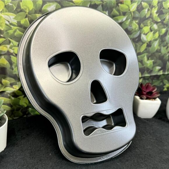 Wilton Skull Cake Pan – Spooky Halloween Bakeware - Picture 1 of 16